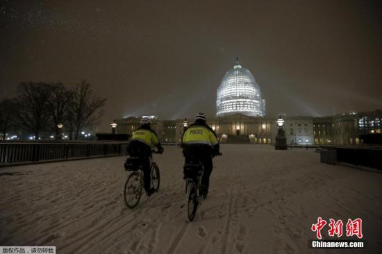 大雪影響奧巴馬行程 無法乘直升機改走陸路被堵