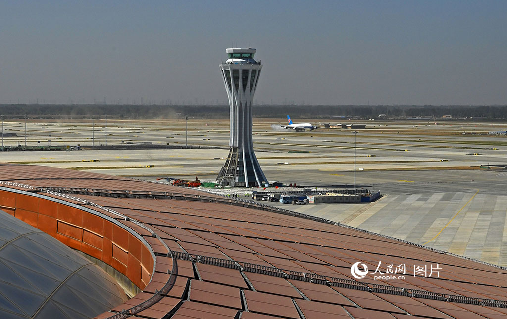 一架南方航空公司空客a380飛機平穩降落在北京大興國際機場西一跑道上