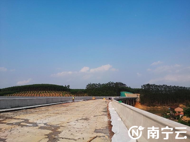 一路蜿蜒连接南宁崇左 新扶公路预计年底具备通车条件