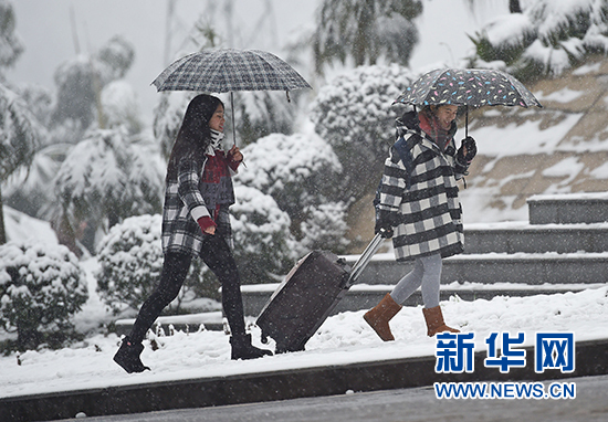 時隔20年 “火爐”重慶主城再現雪景