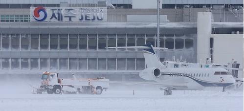 韩国遇寒潮：济州机场暂停航班起降 部分客轮停航