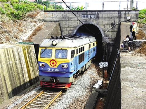 南寧地鐵首次近距離下穿貨運鐵路隧道