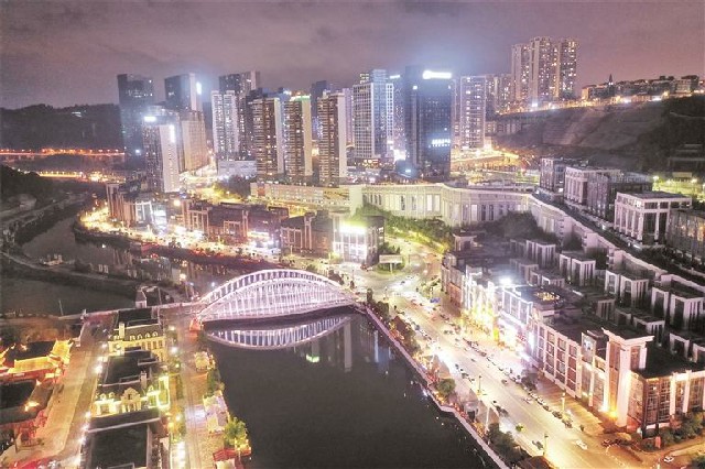 流光溢彩的贵阳未来方舟河畔 摄影 梅涛3月底,贵阳市云岩区举行"发起