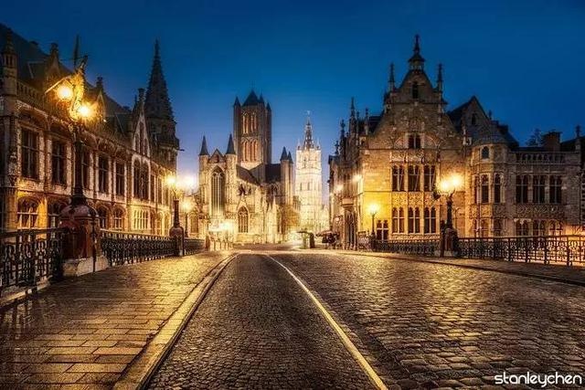 低地国家风景上的美人