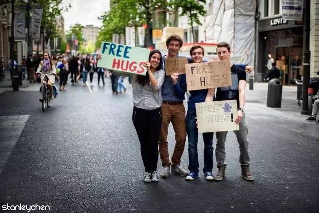 低地国家风景上的美人