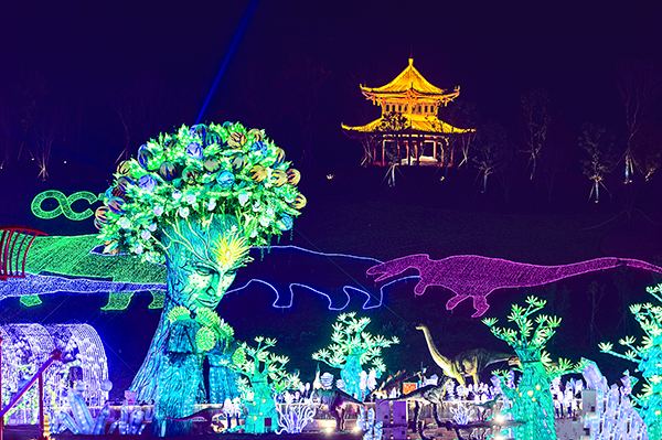 自贡·中华彩灯大世界名列驴妈妈“五一”人气报告全国景区前十_fororder_2自贡国际恐龙灯会现场（摄影-廖志全）