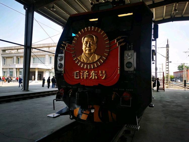 "毛泽东号"机车(唐斓 摄)