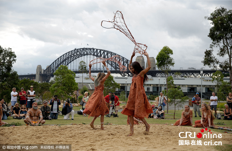 澳大利亚土著人表演传统舞蹈庆国庆日(高清组图)