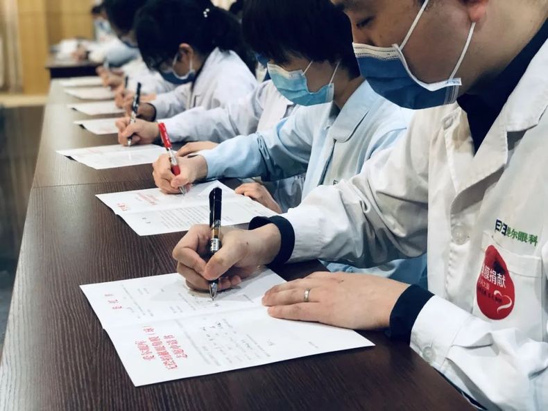 爱尔眼科辽宁省区医护人员集体签署眼角膜捐献志愿书