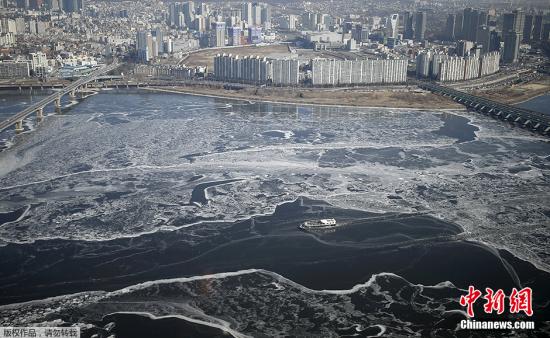 首爾遭遇15年來最低溫 漢江大面積結冰