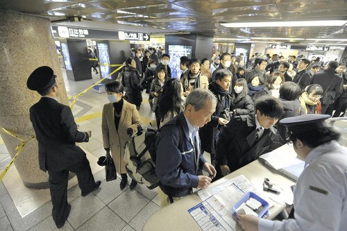 東京地鐵銀座車站失火 致6.8萬人出行受阻(圖)