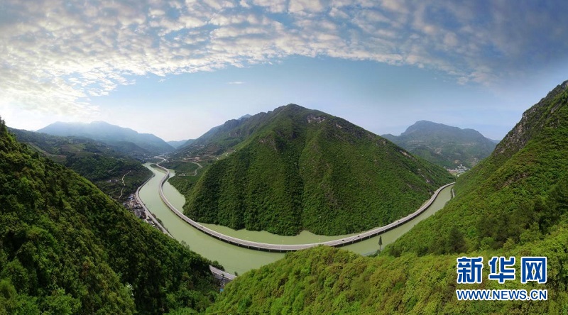 航拍兴山“水上公路”：三峡库区的生态画廊