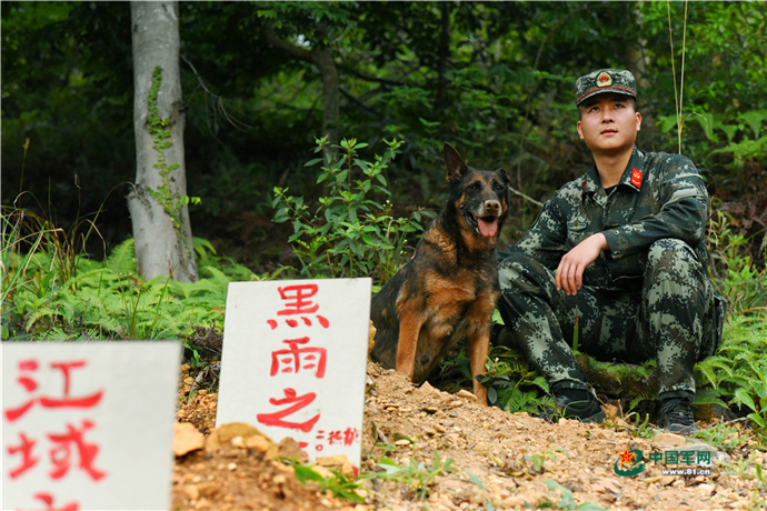 Ga yadda 'yan sandan ko ta kwana na lardin Guangdong suke begen karnukn tsaro da suka rasu_fororder_6