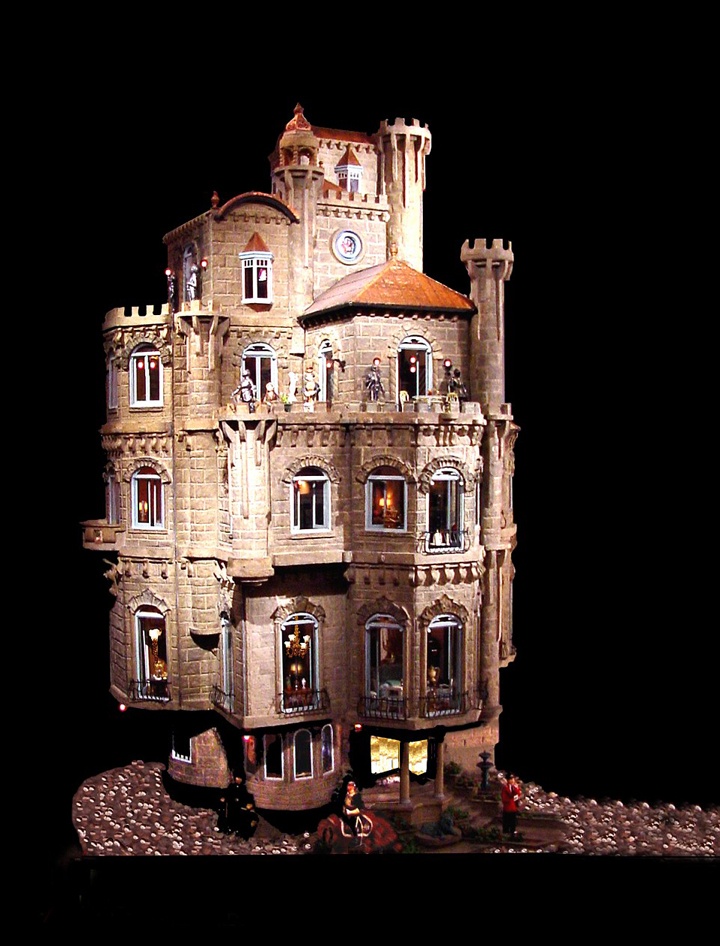 美艺术家打造奢华玩具屋