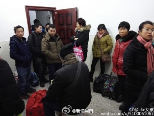 列车员报错站乘客误下车滞留2小时 列车长回应