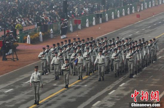 印度共和国日大阅兵 军犬抢镜叠罗汉依旧