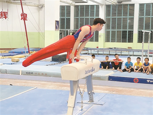 廣西男子體操隊舉行模擬賽