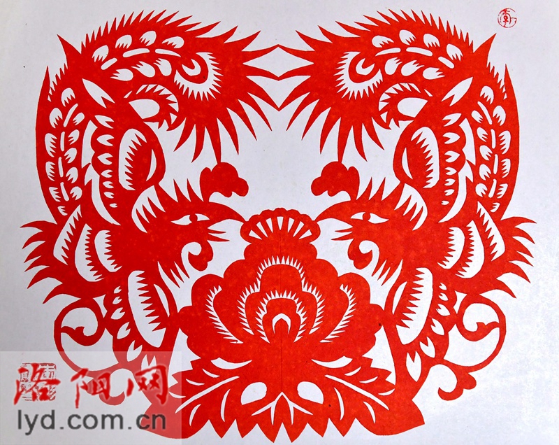 洛阳退休教师用小剪刀“剪”出大世界