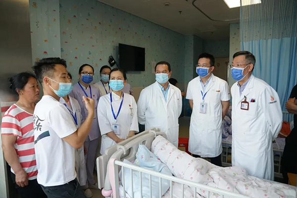 “母親微笑行動”公益活動在廣西國際壯醫醫院進行