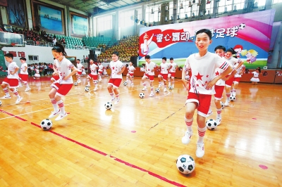 【亲子-文字列表】开封市顺河回族区举行足球啦啦操比赛