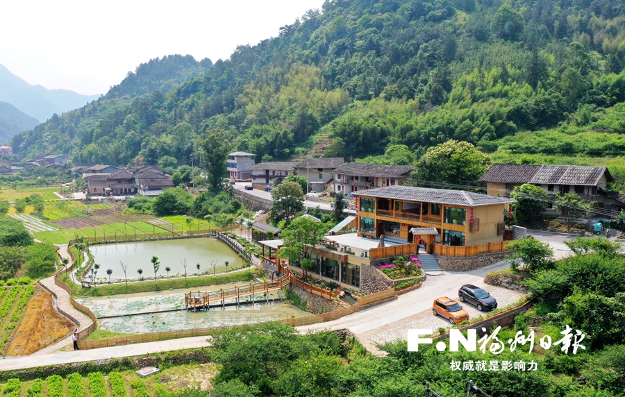 【圖説福建第二張】【福州】【移動版】【Chinanews帶圖】永泰縣白杜村：昔日污水嘩嘩嘩 今朝清水繞人家