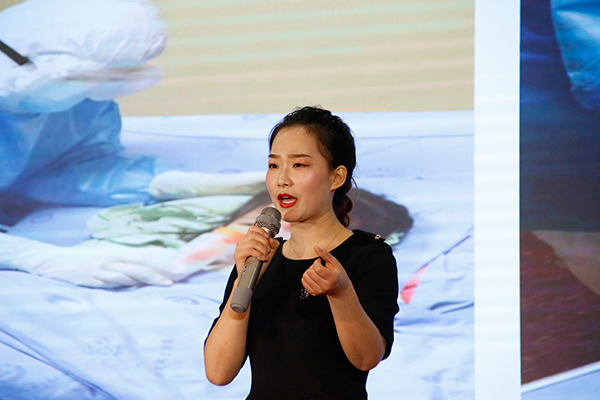 宜宾市中医系统2021年“5·12国际护士节”演讲比赛在筠连县举行_fororder_选手们在声情并茂地讲述-2