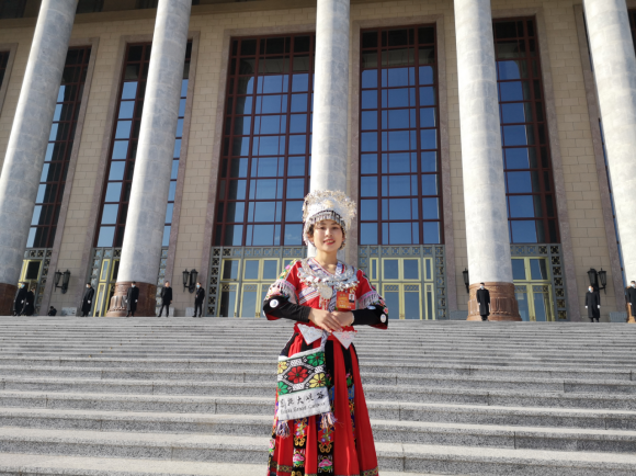 恩施大峡谷导游抖音直播宣传景区，70万人在她的镜头里看山中美景