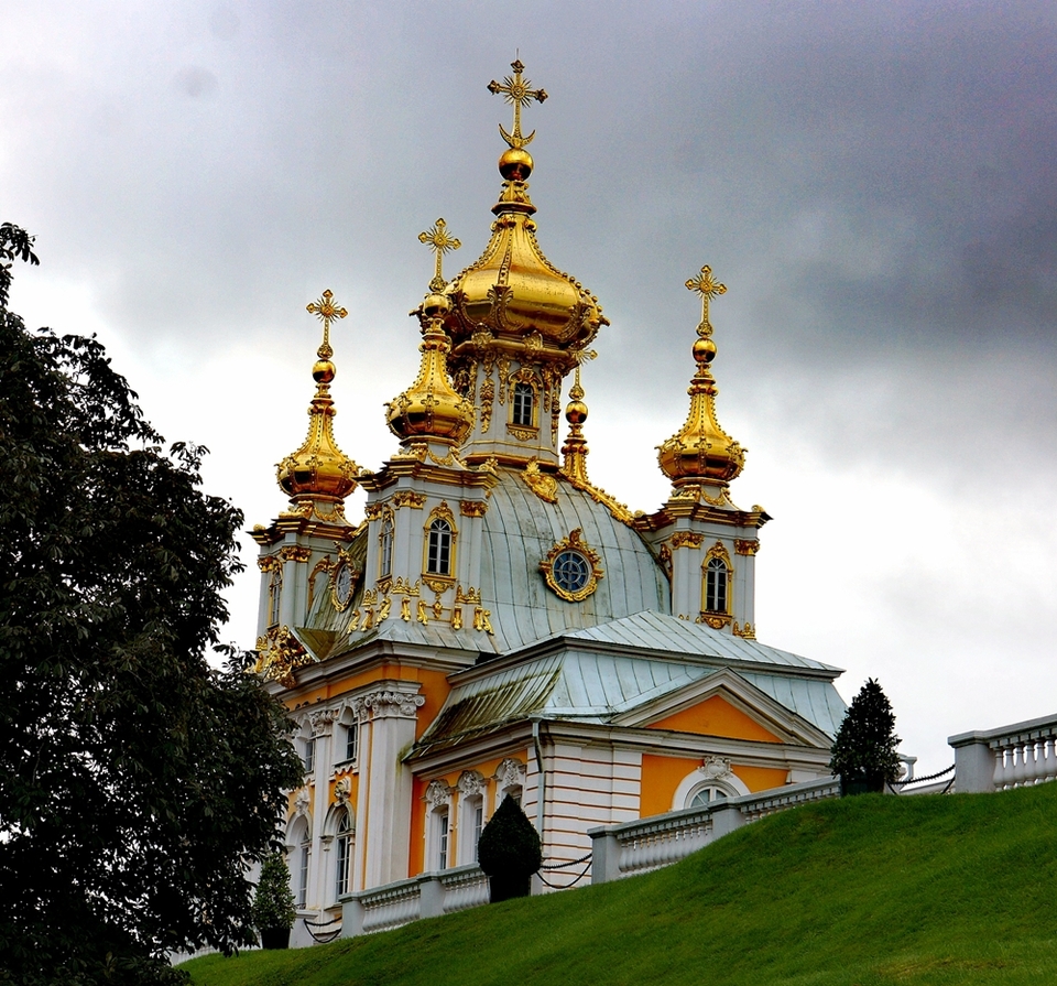 A Corner of Peter the Great's Summer Palace of Russia_fororder_11