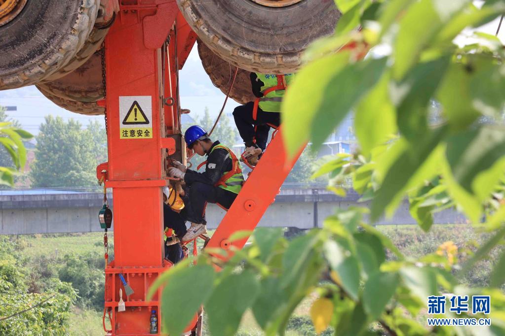 （中首）贵南高铁营盘清水河特大桥开始架梁