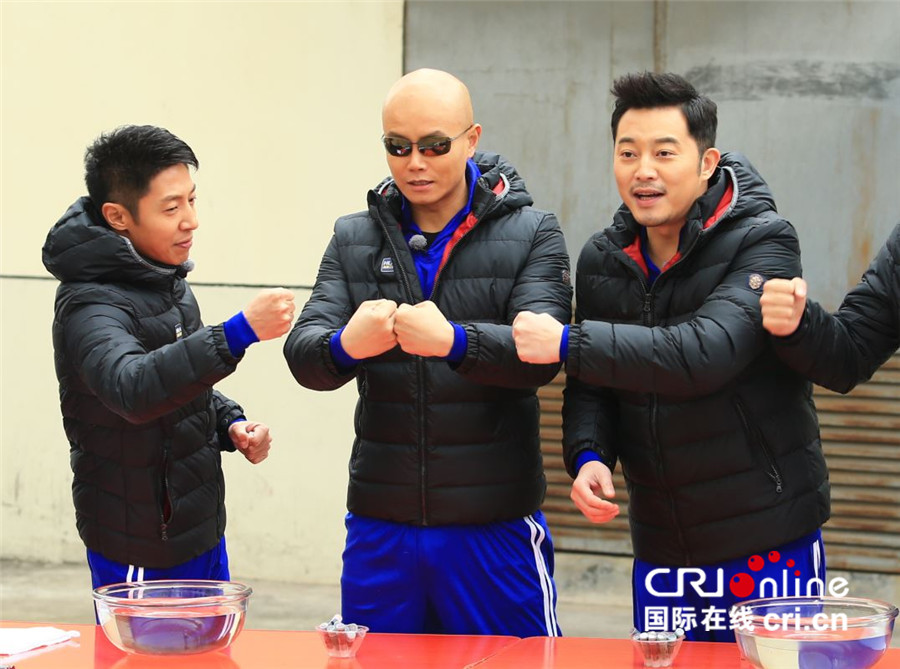 《了不起的挑战》上演人机大战 乐嘉再现岳云鹏“出局”