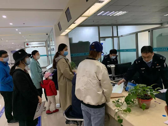 鞍山市司法局推行法律职业资格证书“超时受理、随时领证”服务 已为万余名考生提供高效服务_fororder_图片1