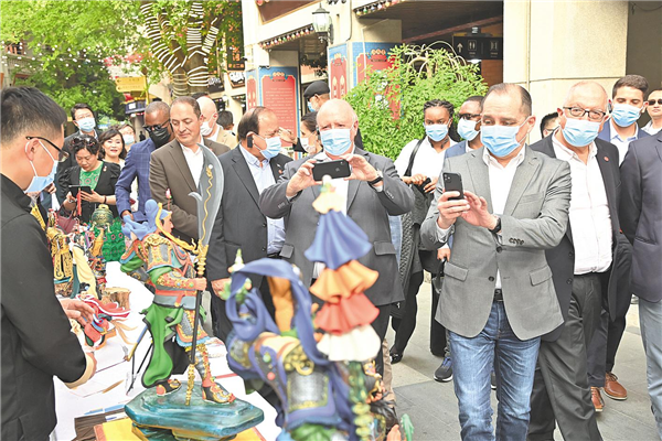 34名駐華代表組團訪鄂——浴火重生的湖北給人驚喜與震撼_fororder_01