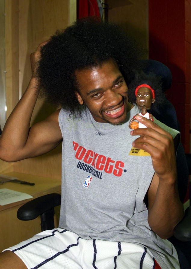 NBA离奇受伤:AI屁股被摸伤 德克系鞋带扭伤