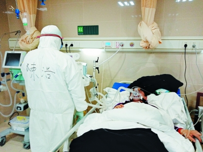 (头条)驰援医护人员归来 仍惦记“战友”