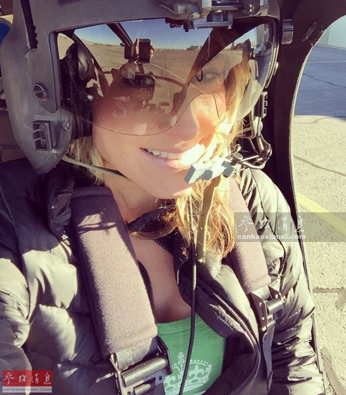 美军征兵官真好色!专挑辣妹身材火爆 美军征兵官真好色!专挑辣妹身材火爆