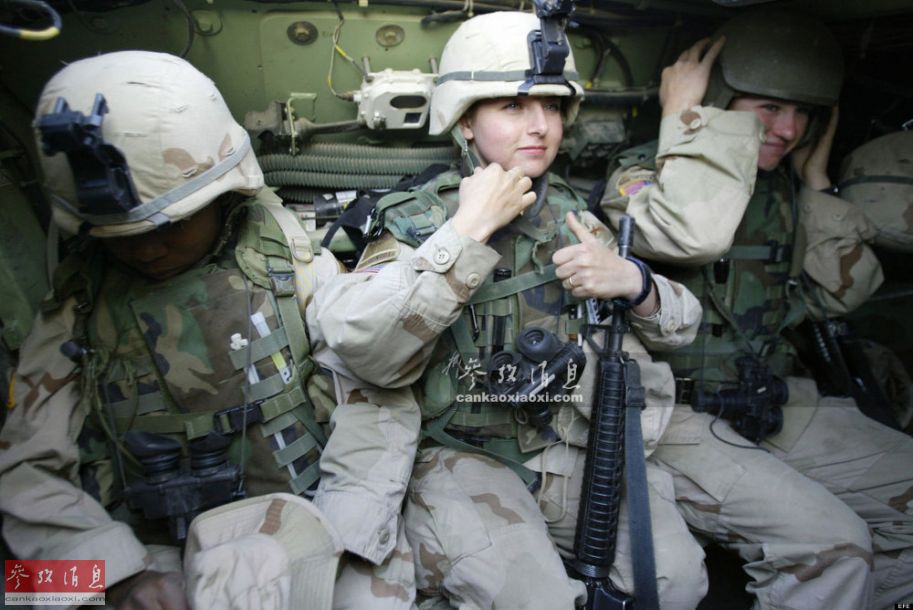 美军征兵官真好色!专挑辣妹身材火爆 美军征兵官真好色!专挑辣妹身材火爆