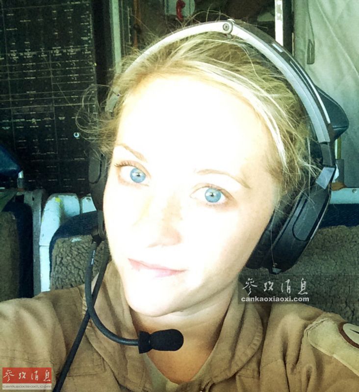 美军征兵官真好色!专挑辣妹身材火爆 美军征兵官真好色!专挑辣妹身材火爆