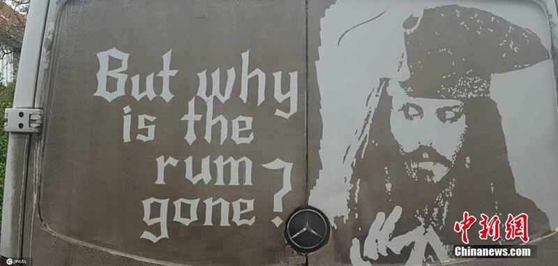 Yadda aka yi zane-zane a kan kurar da ke kan motarsa_fororder_1c2b01a8f62a48328f5413eb4ea1068c