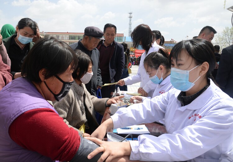 陜西靖邊:“三下鄉”活動把溫暖送到群眾心坎上_fororder_112