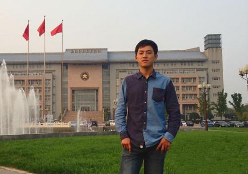 他曾是比张一山还红的童星，如今没长残帅似刘昊然