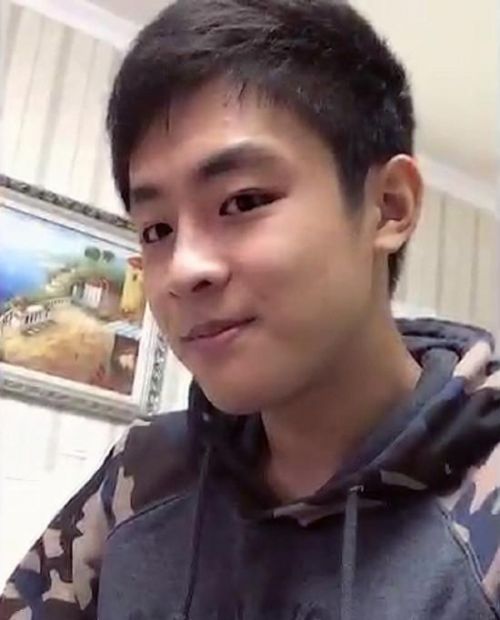 他曾是比张一山还红的童星，如今没长残帅似刘昊然