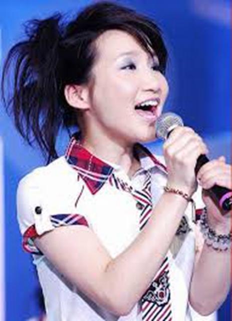 昔日超女“小李玟”嫁老外 歌手艾梦萌浪漫完婚