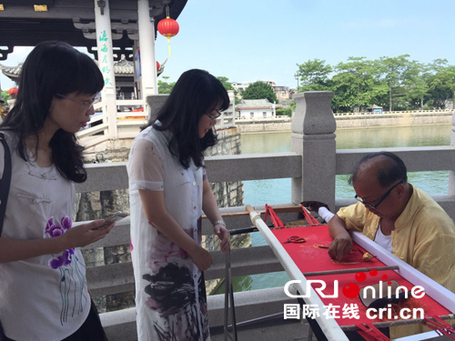 李桂蓉为广济桥新旅游手信展销助阵 李桂蓉为广济桥新旅游手信展销助阵