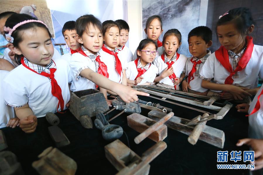 山东青岛：“校园民俗馆”传承历史记忆