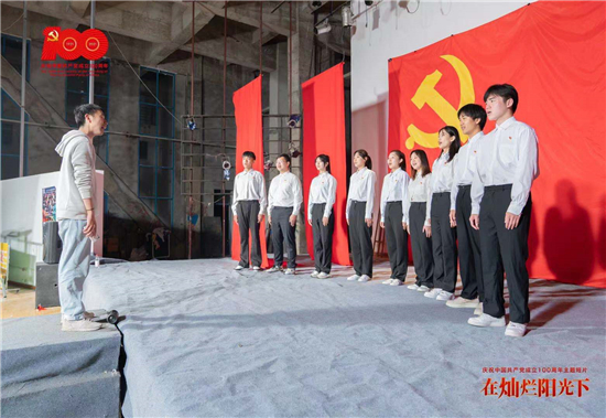 南京高校學生拍攝紅色主題獻禮短片頌黨唱青春_fororder_圖片4_副本