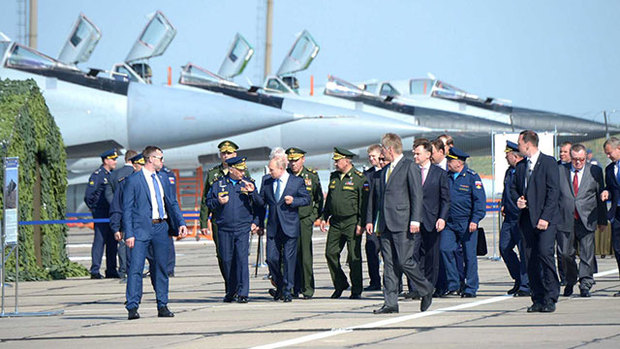 6架蘇-57戰機護航！普京在美國務卿到訪同天視察尖端武器