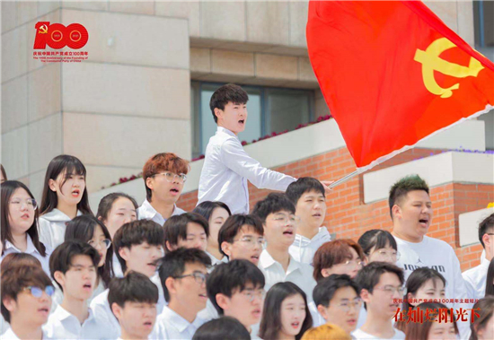 南京高校學生拍攝紅色主題獻禮短片頌黨唱青春