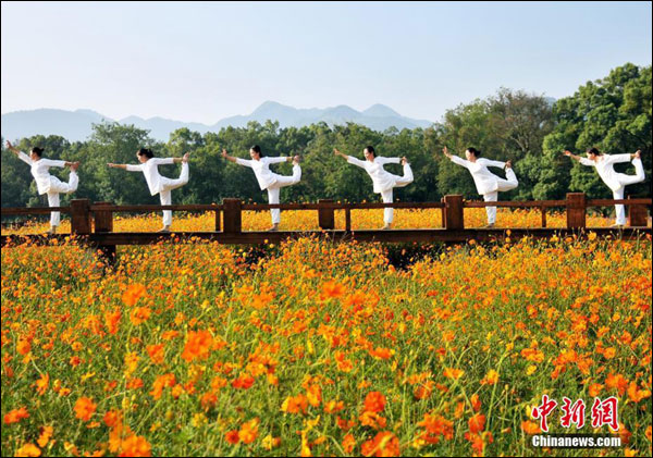 โยคะกังฟูที่ทุ่งดอกไม้อำเภอเชียนซัน มณฑลเจียงซี