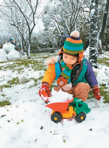 全台湾打寒颤 全民打雪仗