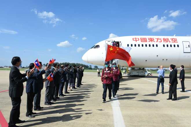 Pakar China Bantu Laos Kendali Penularan Wabak_fororder_xx2